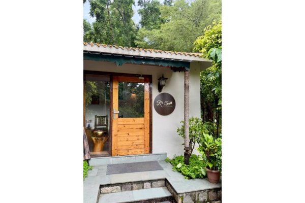 tarangi jim corbett pine wood cottage staycation 3