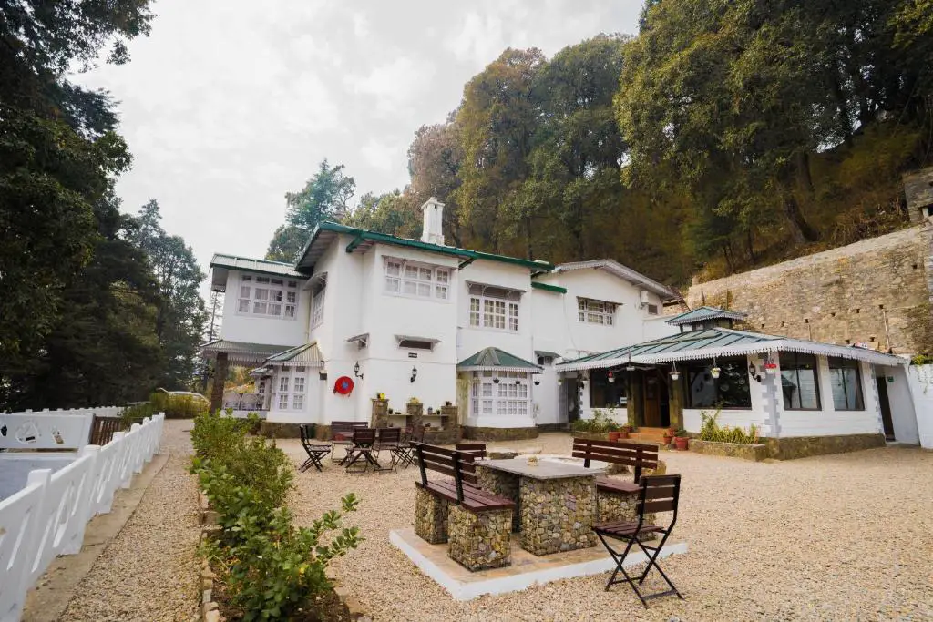 Select Bhikampur Lodge By Howard Nainital