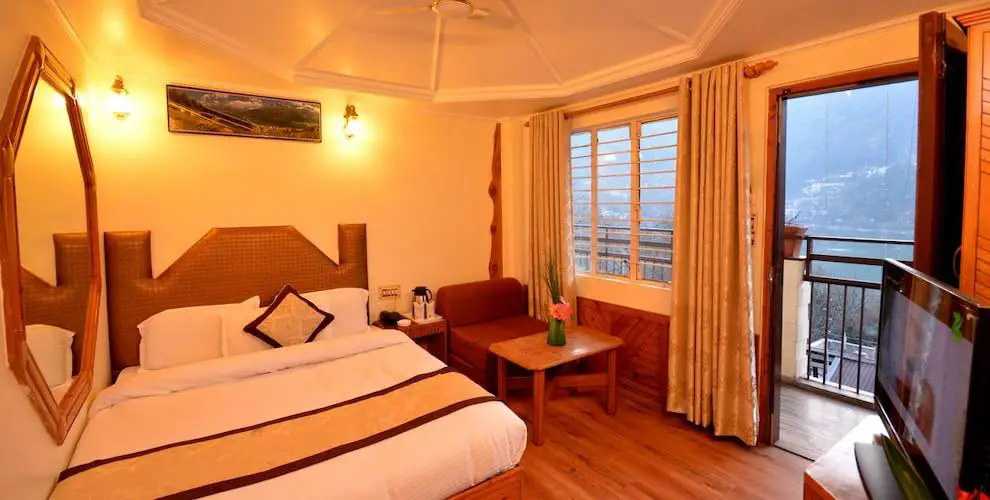 Hotel Happy Home The Lake Paradise – Deluxe Room (Lake View)